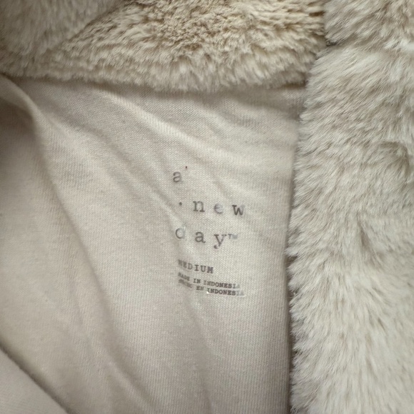 a new day Cream Faux Fur Teddy Quarter-Zip Pullover Sweater M - Picture 3 of 4